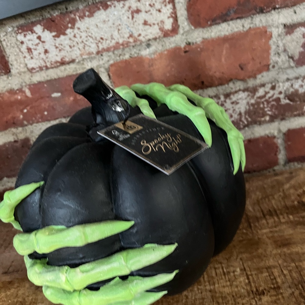 Spooky night, witch’s hand  pumpkin new with tags, glow-in-the-dark hands